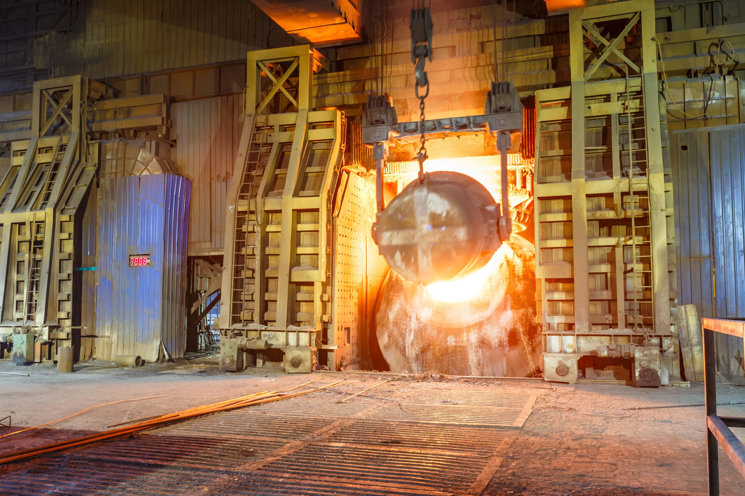 83347965 - blast furnace smelting liquid steel in steel mills Engineering/Manufactuing workplace