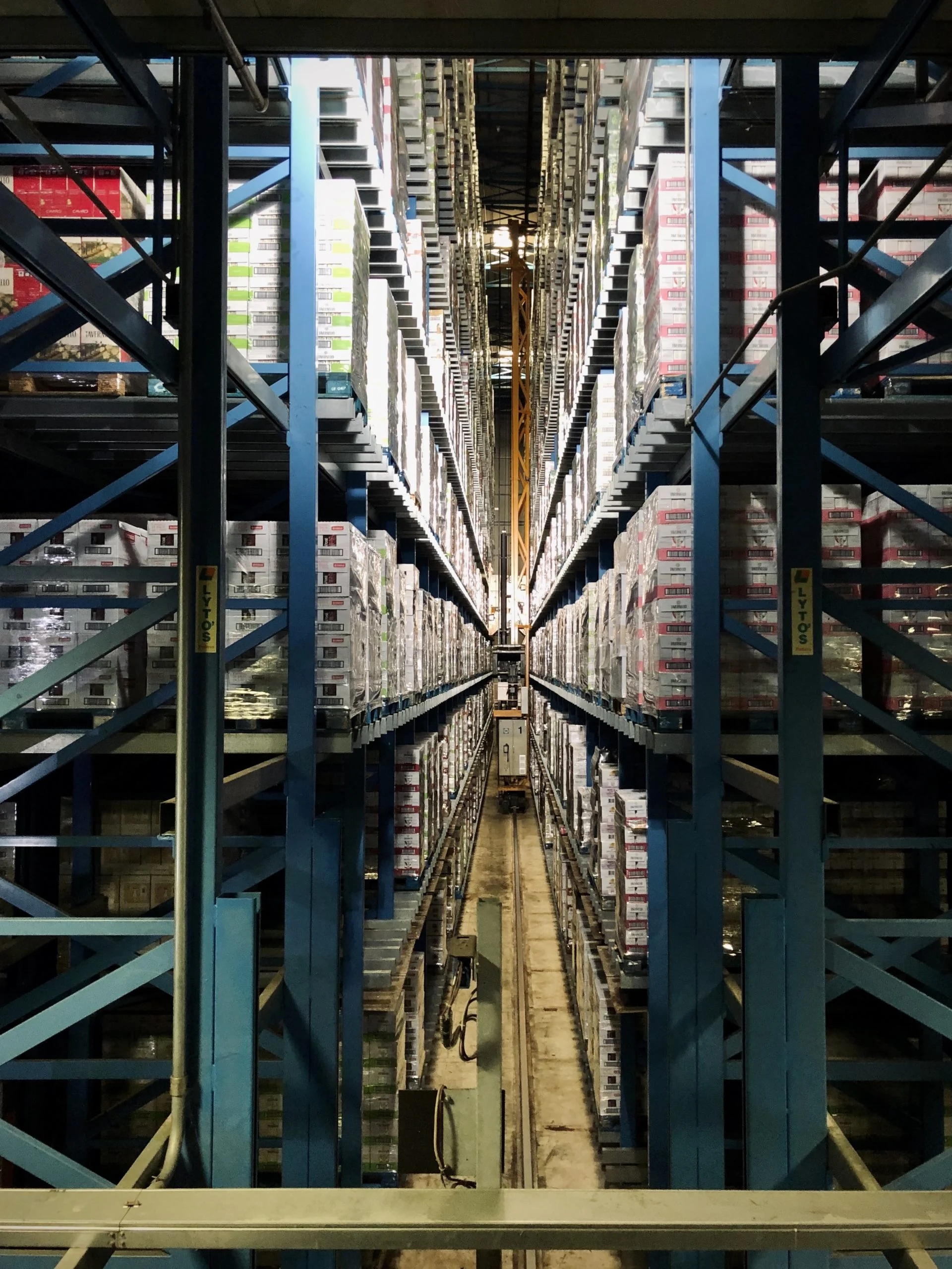 Incito-SupplyChain-May2021 Tall warehouse racks filled with inventory