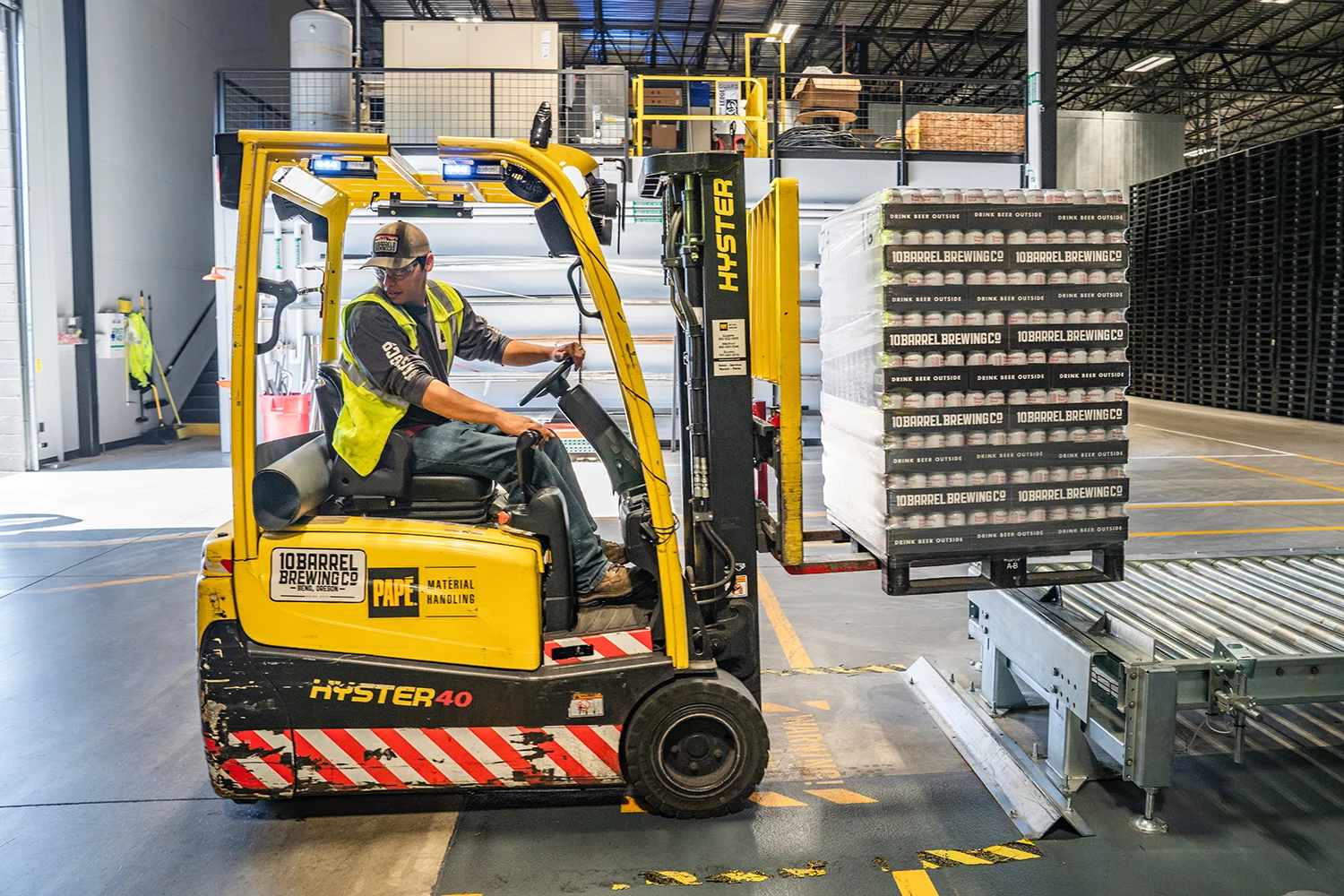 Incito Empowering a Lean Supply Chain With Predictive AI Analytics Secondary 1500p Forklift operator moving a pallet in a warehouse