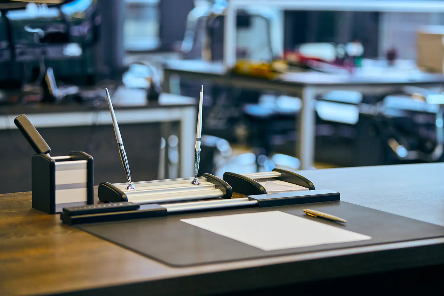 Incito Lean Digital Transformation Image1 1500p The desk of a modern corporate leader who's stuck in a world of legacy systems, looking for transformation.